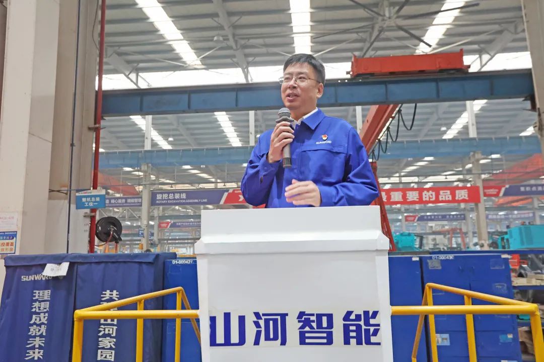 向楷模进建！GA黄金甲智能56名职工受到职工职业技术较量赞美
