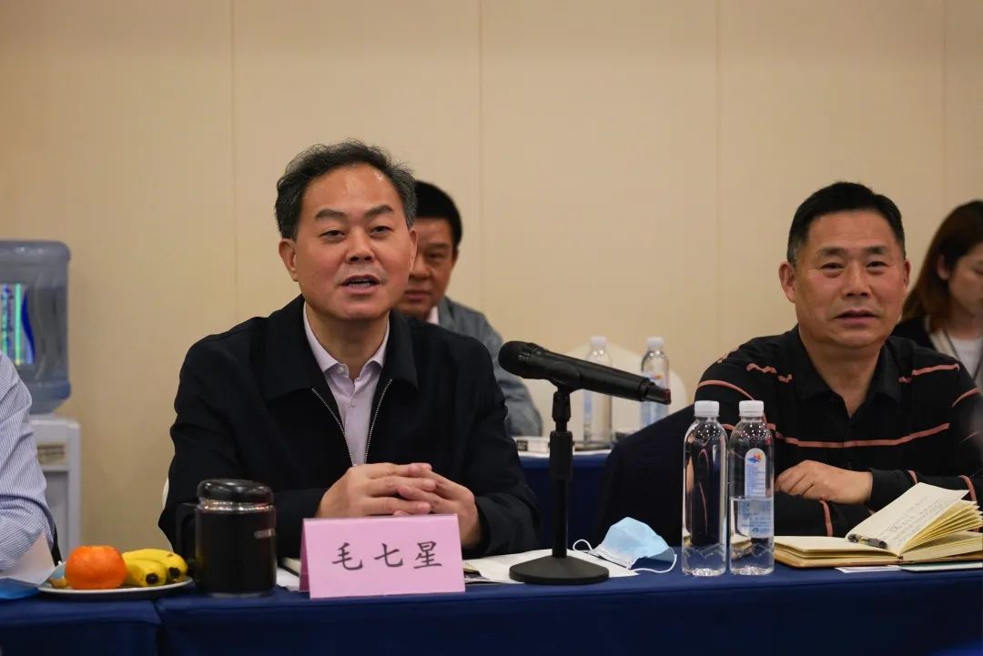 抱团出海，携手共赢！何清华带队赴湖南异地商会结合会造访互换